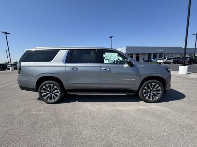 2025 Chevrolet Suburban High Country photo 2