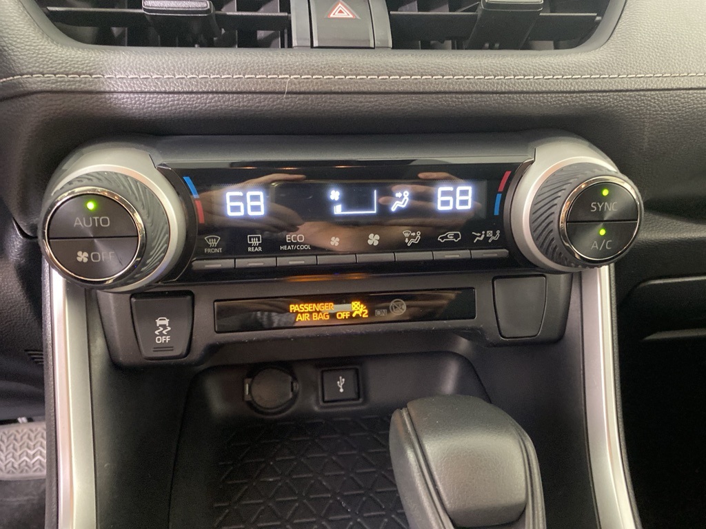 2020 Toyota RAV4 Hybrid LE photo 18