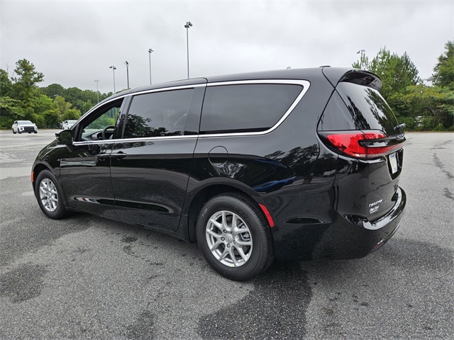 2026 Chrysler Pacifica photo 8