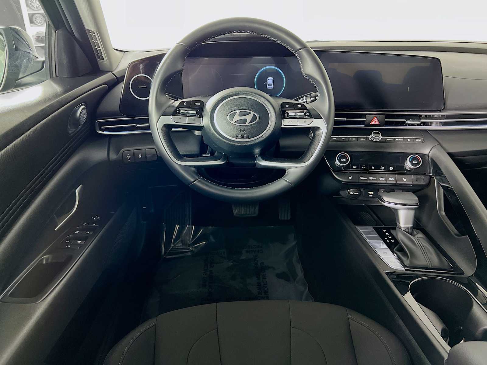 2024 Hyundai Elantra SEL Convenience photo 23