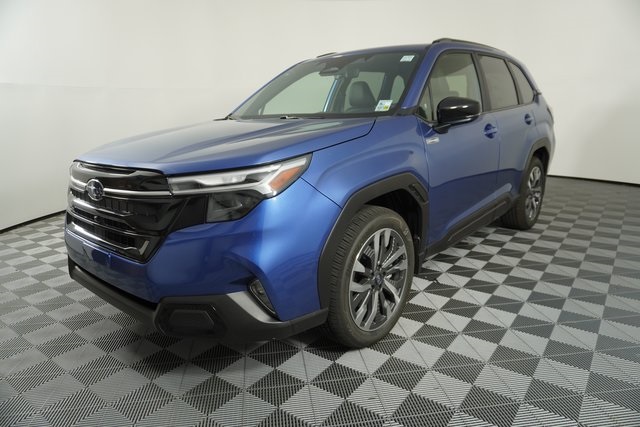 2025 Subaru Forester Touring photo 3