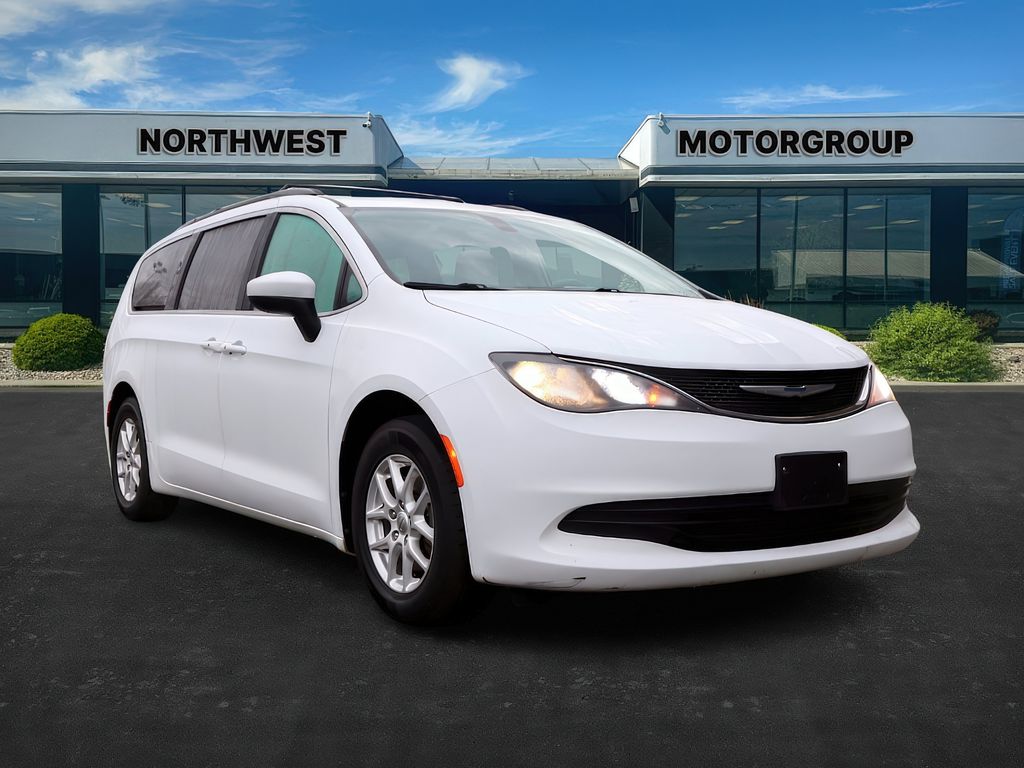 2020 Chrysler Voyager's photo