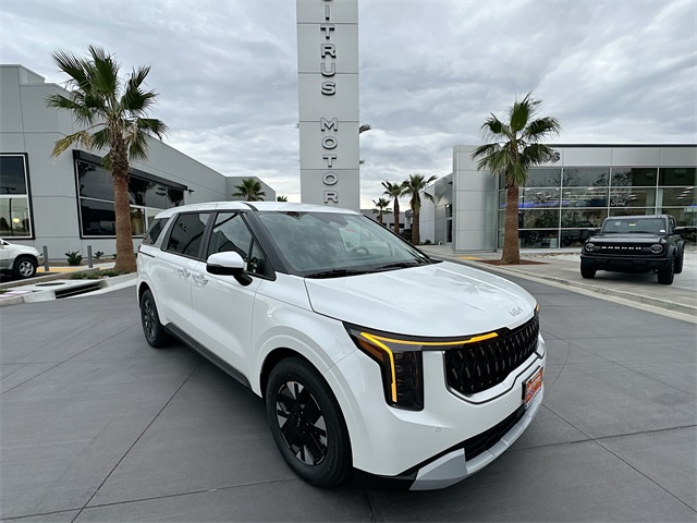 2026 Kia Carnival LXS's photo