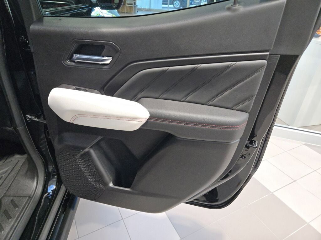 2026 Gmc Canyon AT4X photo 9