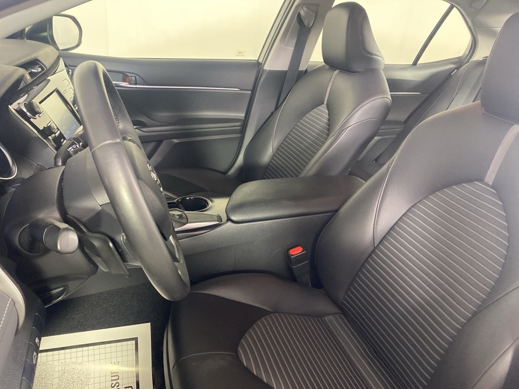 2018 Toyota Camry SE photo 22
