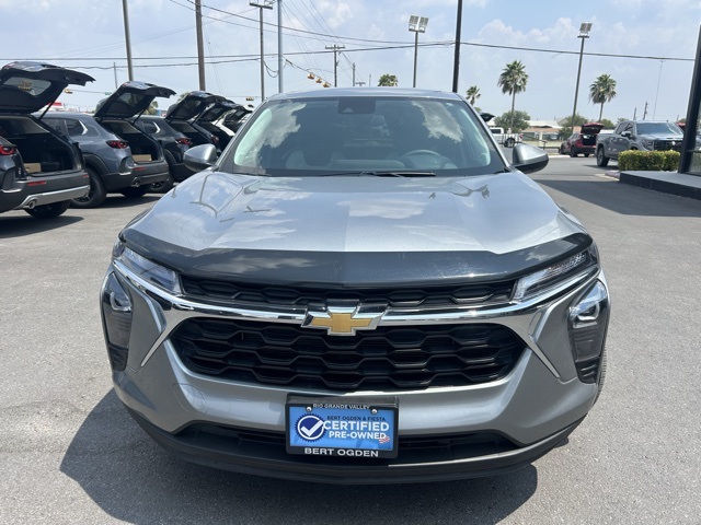 2025 Chevrolet Trax LS photo 2