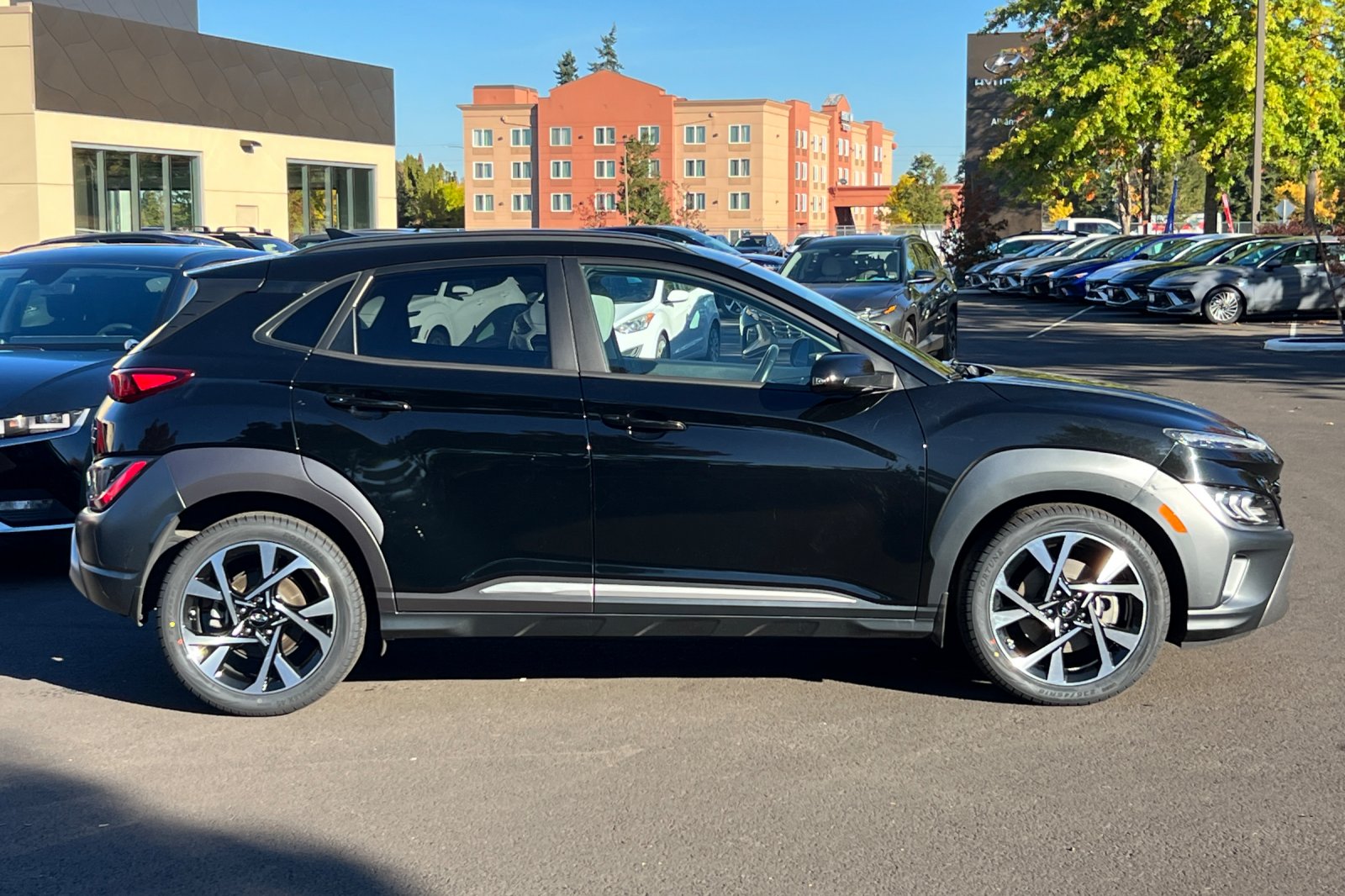 2022 Hyundai Kona Limited photo 2