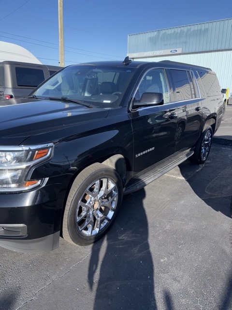 2016 Chevrolet Suburban LT's photo