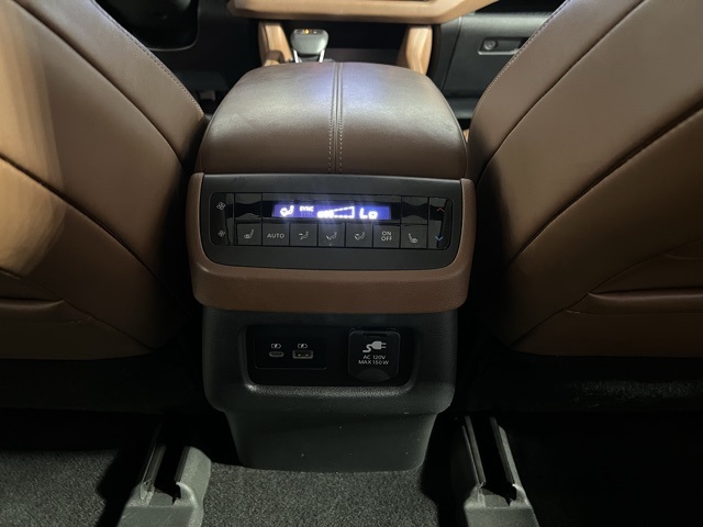 2022 Nissan Pathfinder Platinum photo 8