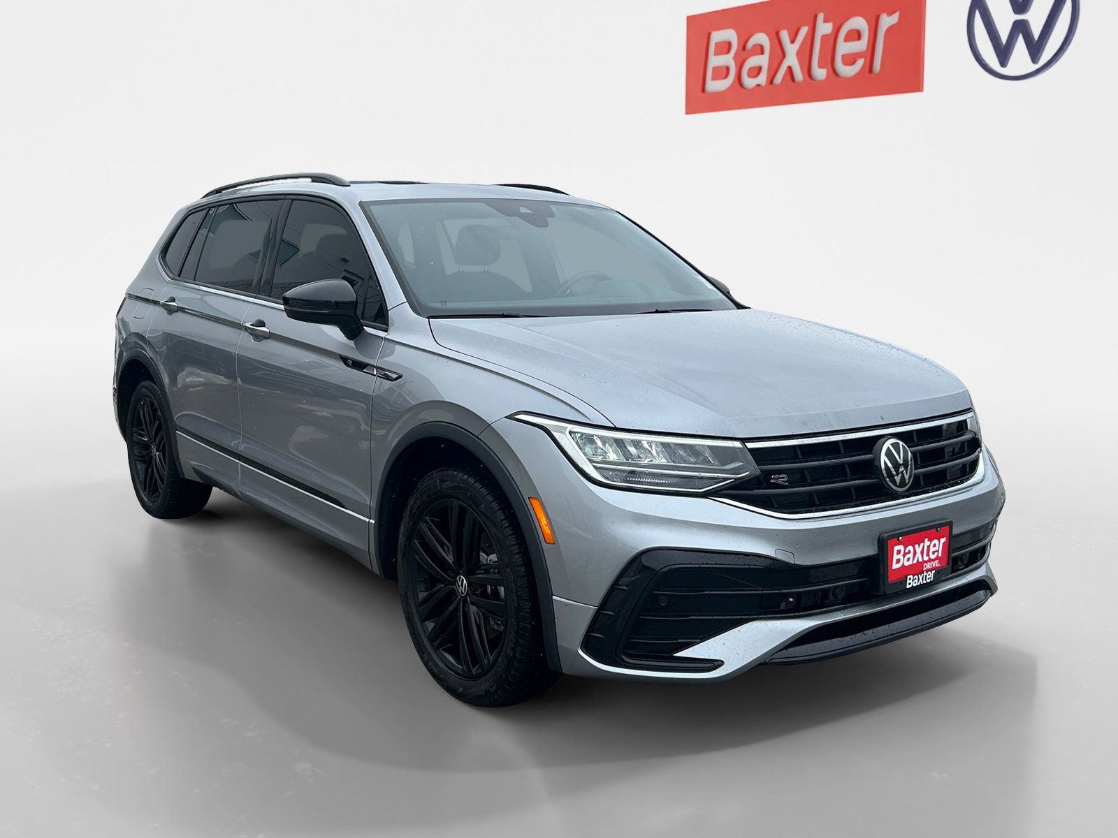 2023 Volkswagen Tiguan SE R-LINE BLACK's photo