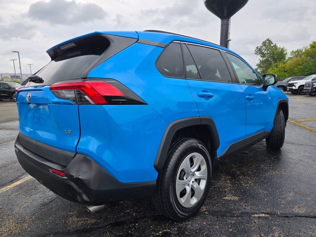 2021 Toyota RAV4 LE photo 10
