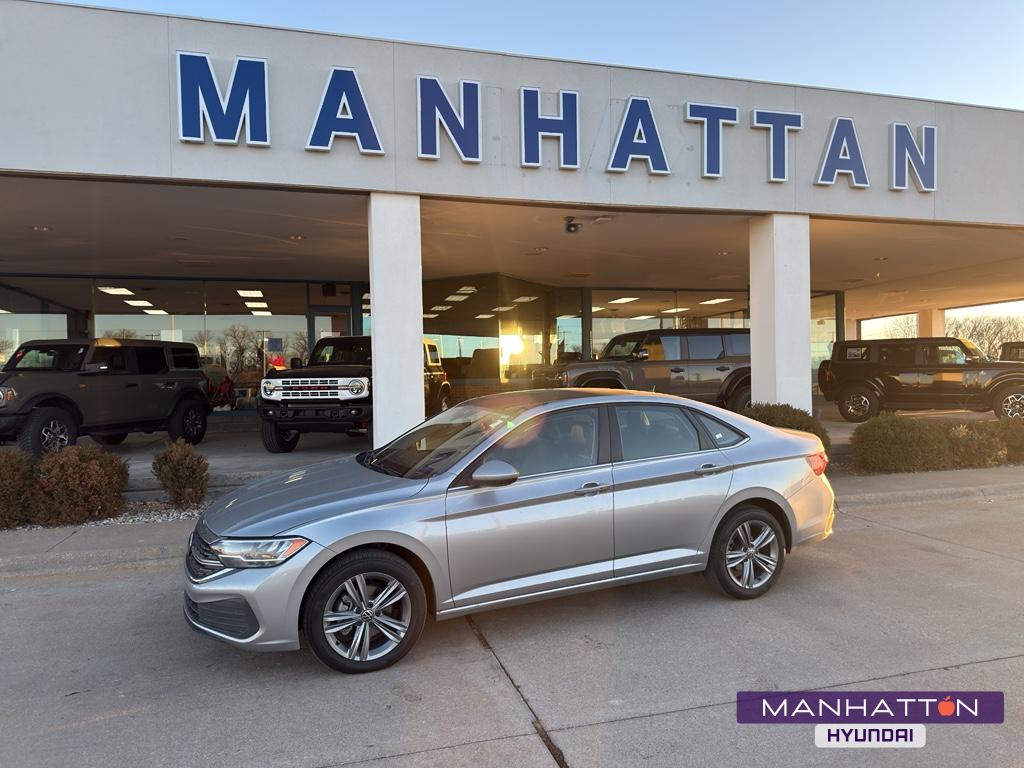 2024 Volkswagen Jetta SE's photo