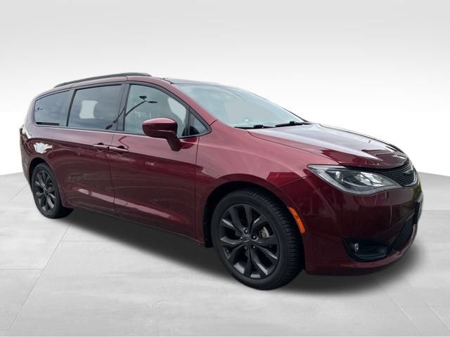 2018 Chrysler Pacifica Touring L's photo