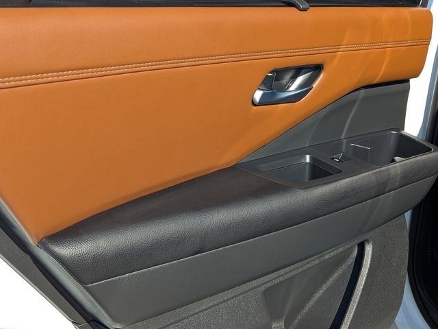 2025 Nissan Pathfinder Platinum photo 18