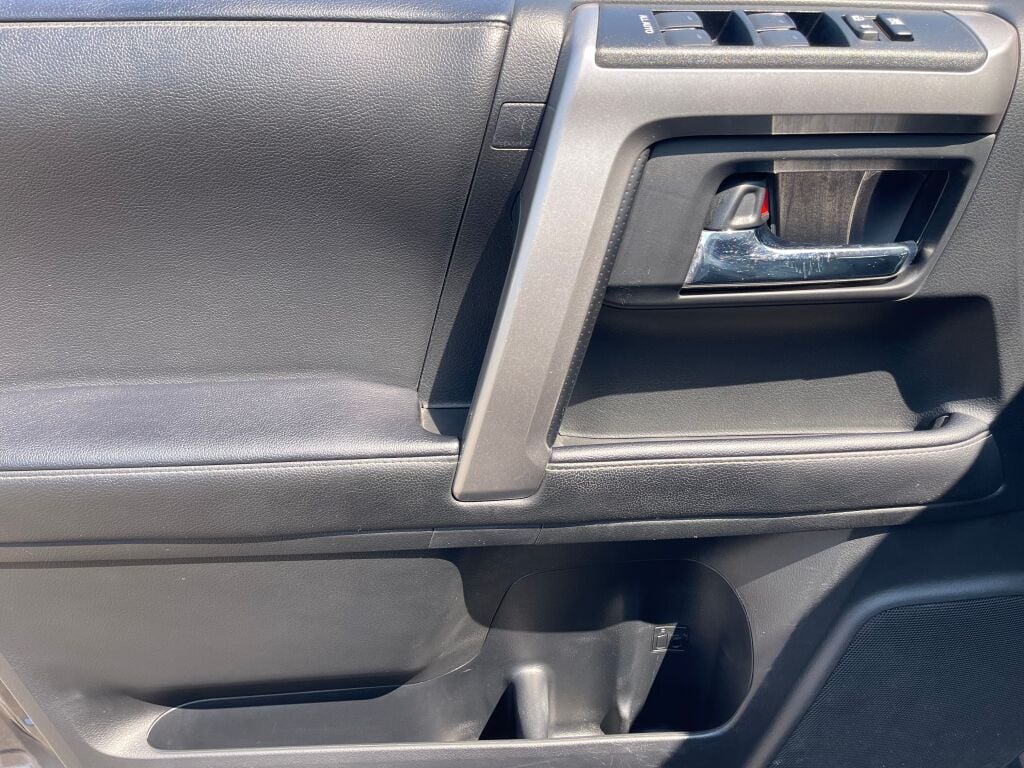 2020 Toyota 4Runner SR5 Premium photo 10