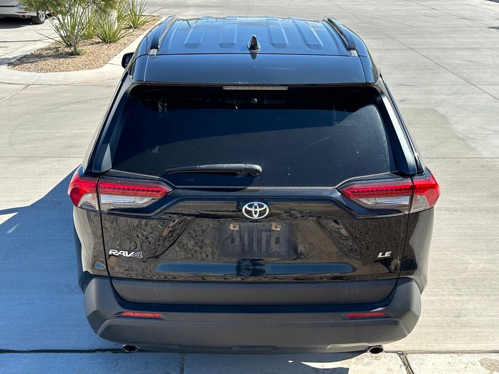 2019 Toyota RAV4 LE photo 3