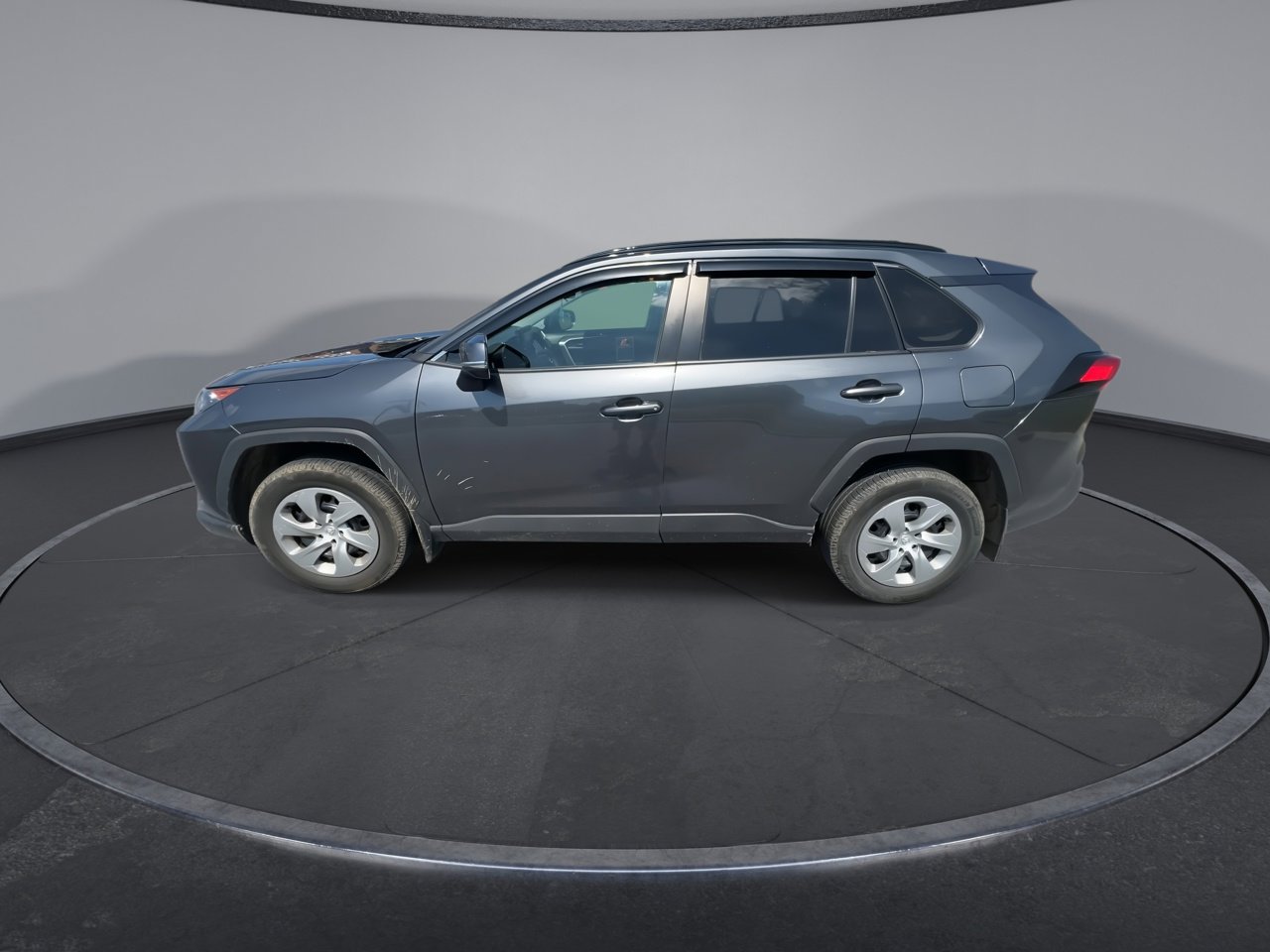 2021 Toyota RAV4 LE photo 5