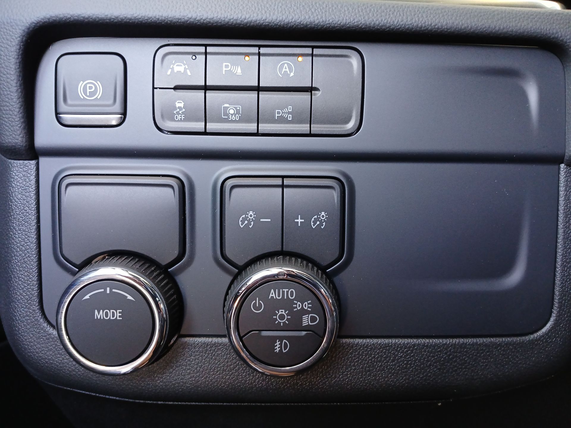 2025 Chevrolet Tahoe LT photo 14