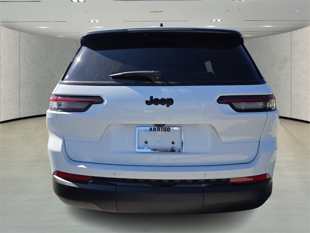 2025 Jeep Grand Cherokee Altitude photo 3