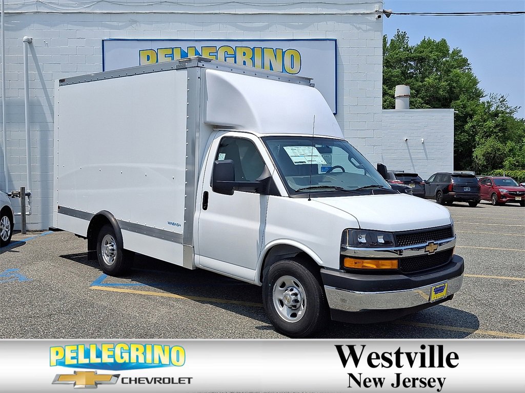 2025 Chevrolet Express Cutaway Base's photo