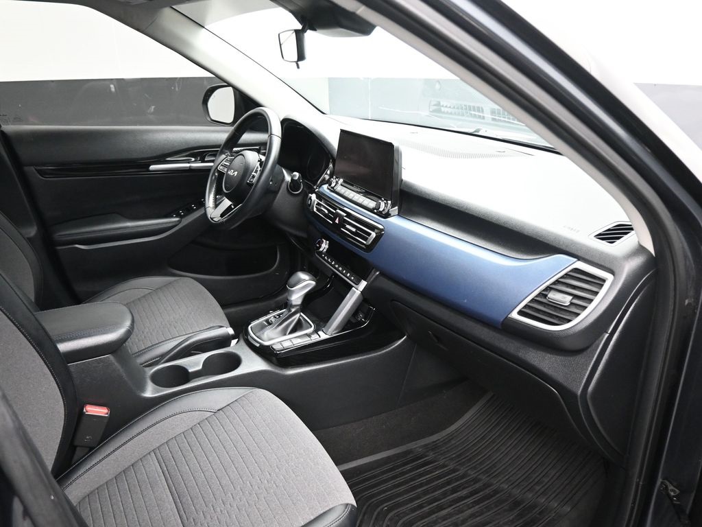 2022 Kia Seltos Nightfall Edition photo 12
