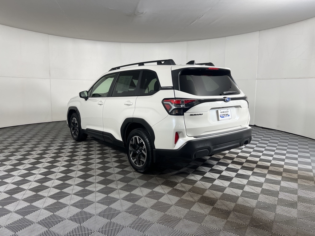 2025 Subaru Forester Premium Base photo 19