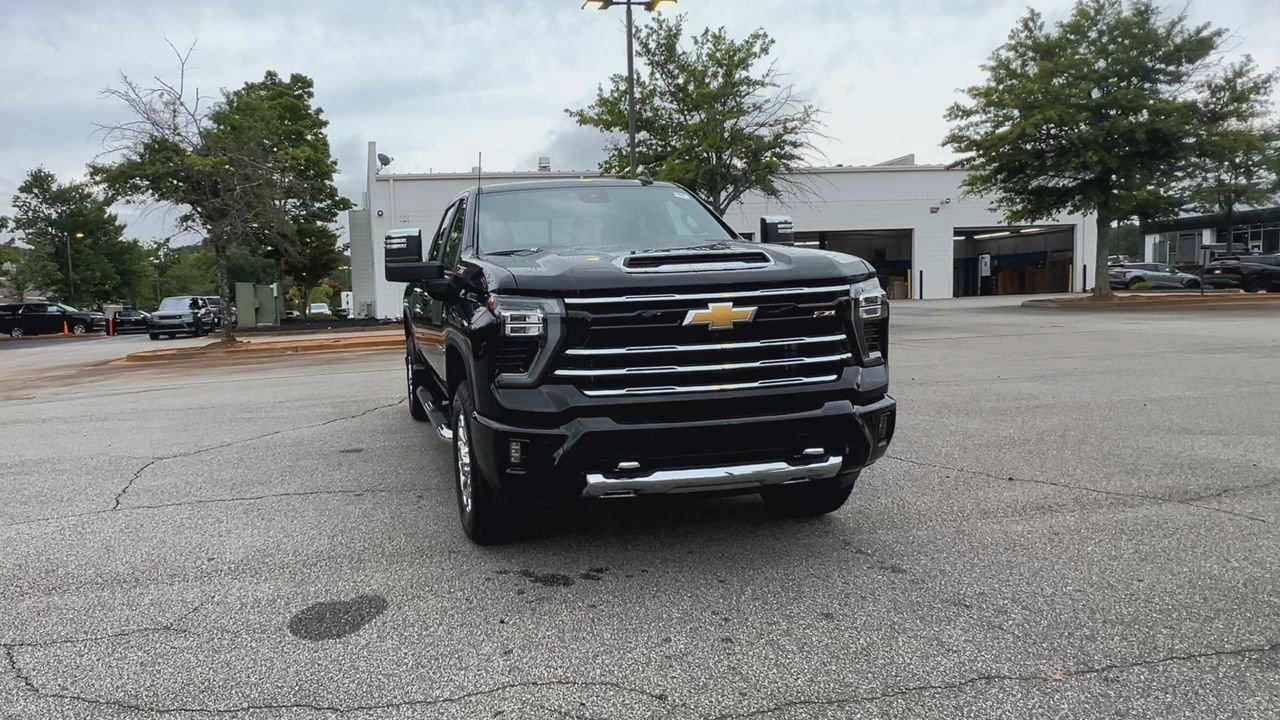2025 Chevrolet Silverado 2500HD LT photo 3