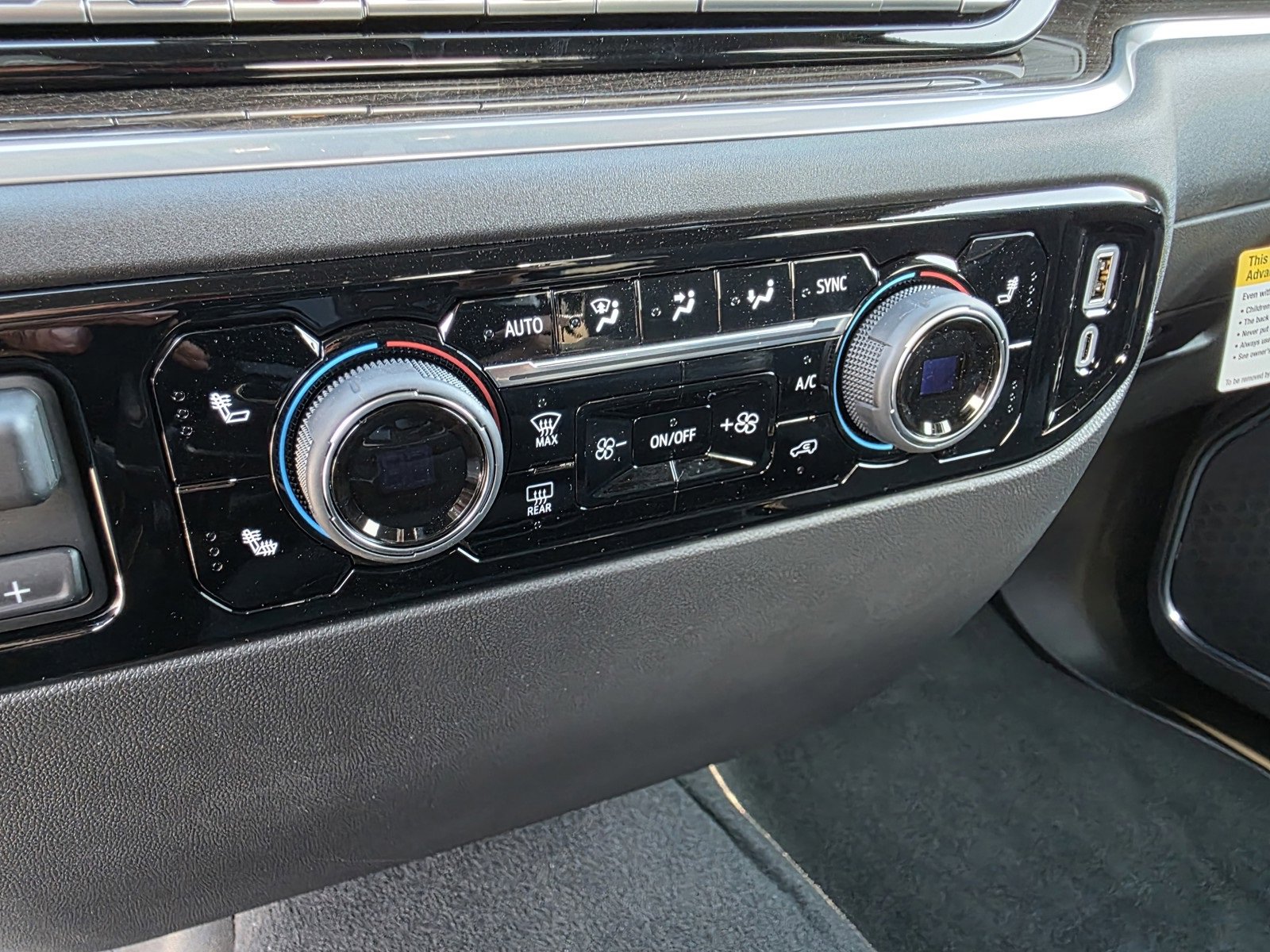 2025 Chevrolet Silverado 1500 LT photo 30