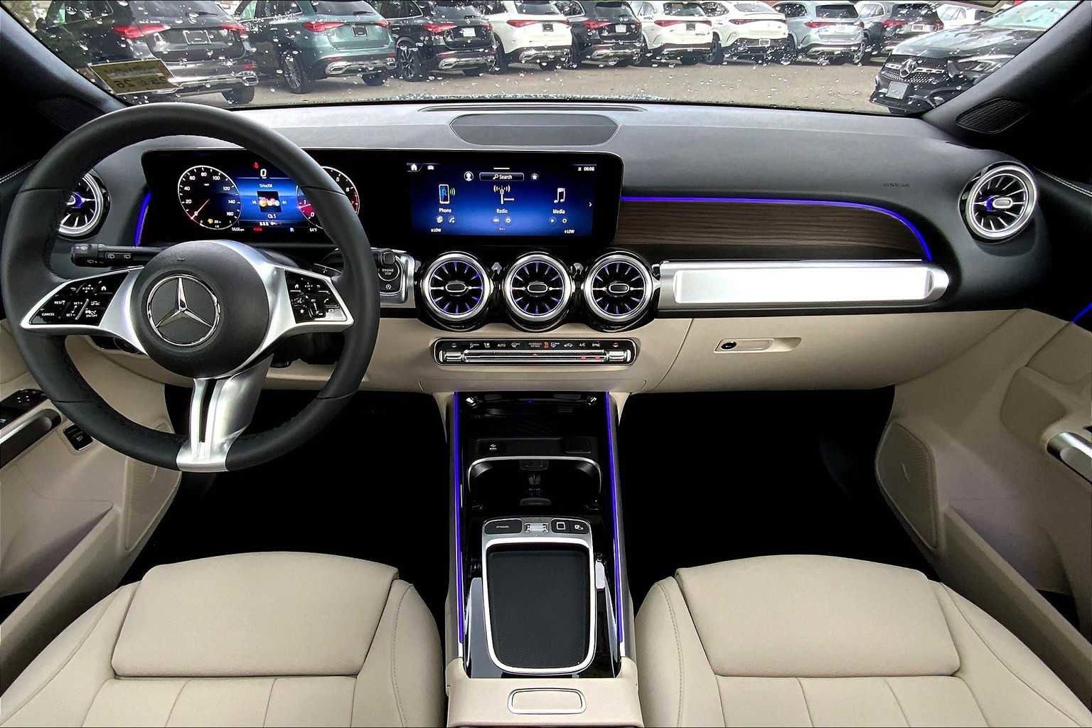 2026 Mercedes Benz GLB 250 4MATIC photo 4