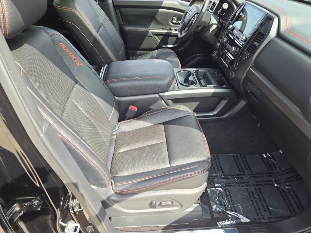 2024 Nissan Titan PRO-4X photo 4