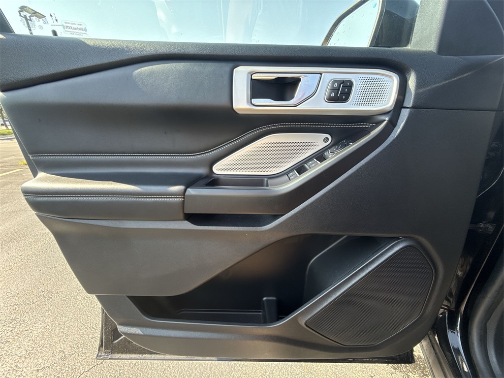 2020 Ford Explorer ST photo 12