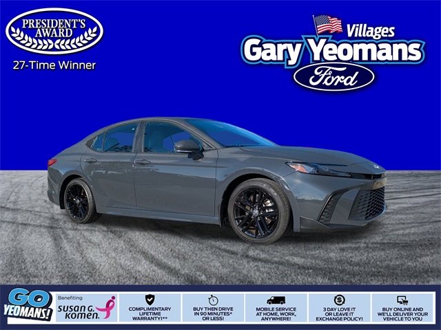 2025 Toyota Camry SE's photo