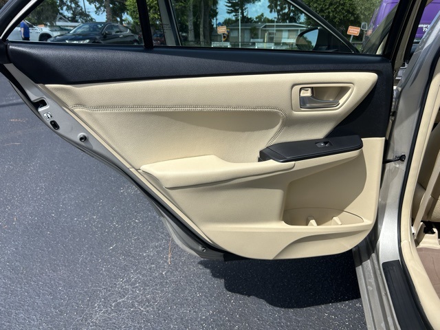 2015 Toyota Camry Hybrid XLE photo 13