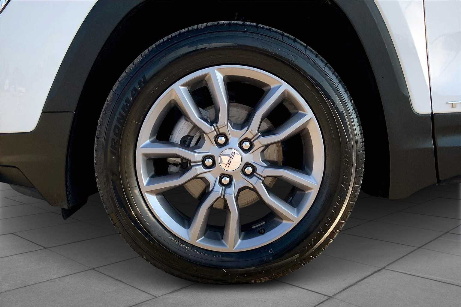 2024 Gmc Terrain SLT photo 9