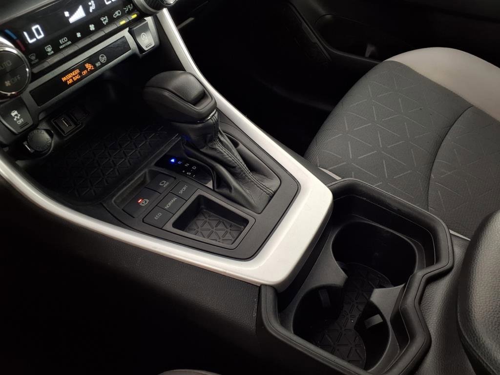 2021 Toyota RAV4 XLE photo 9