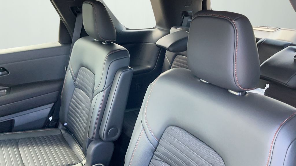 2025 Nissan Pathfinder Rock Creek photo 8