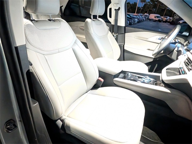 2025 Ford Explorer photo 14