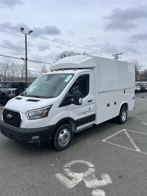 2024 Ford Transit Cutaway photo 2