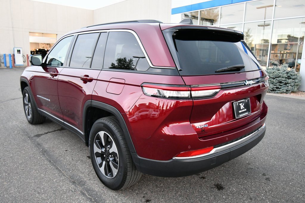 2024 Jeep Cherokee Limited 4xe photo 3
