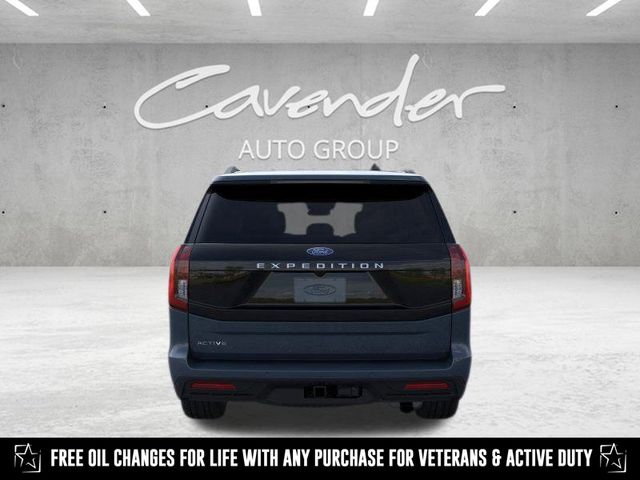 2025 Ford Expedition photo 2
