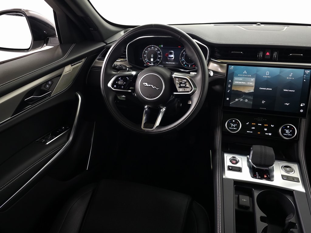 2025 JAGUAR F-PACE - Image 16