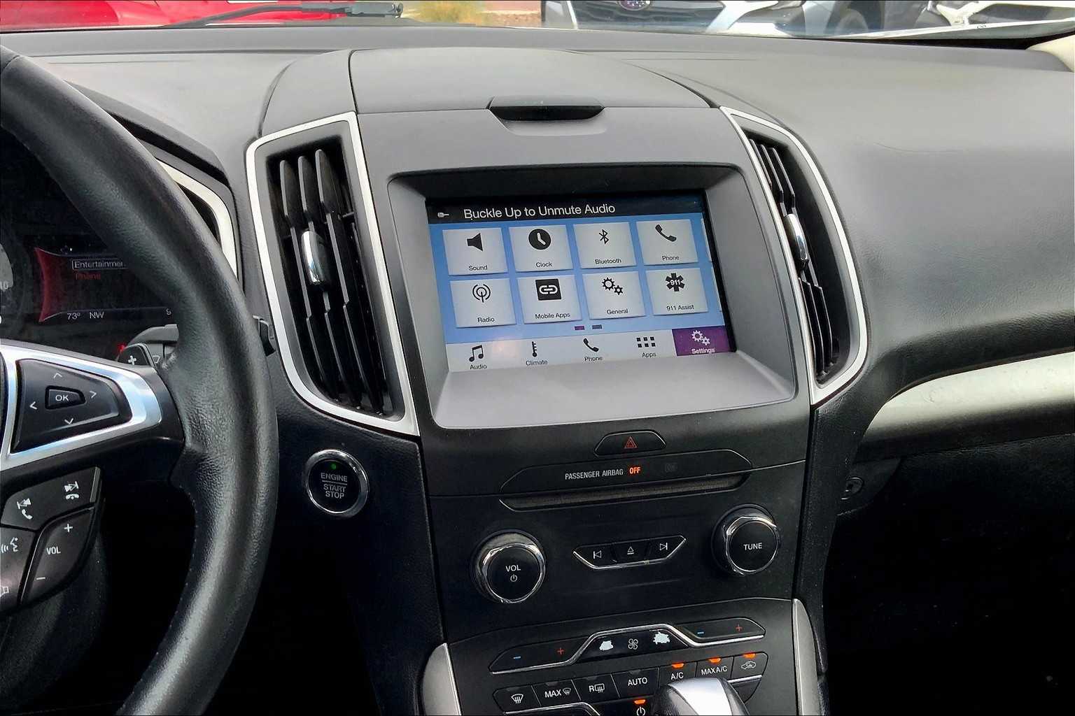 2017 Ford Edge SEL photo 6