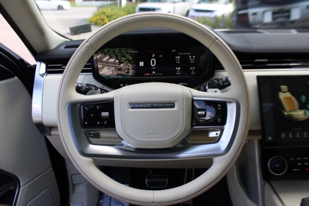 2023 Land Rover Range Rover SE photo 16