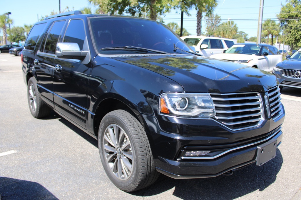 2016 Lincoln Navigator Select photo 3