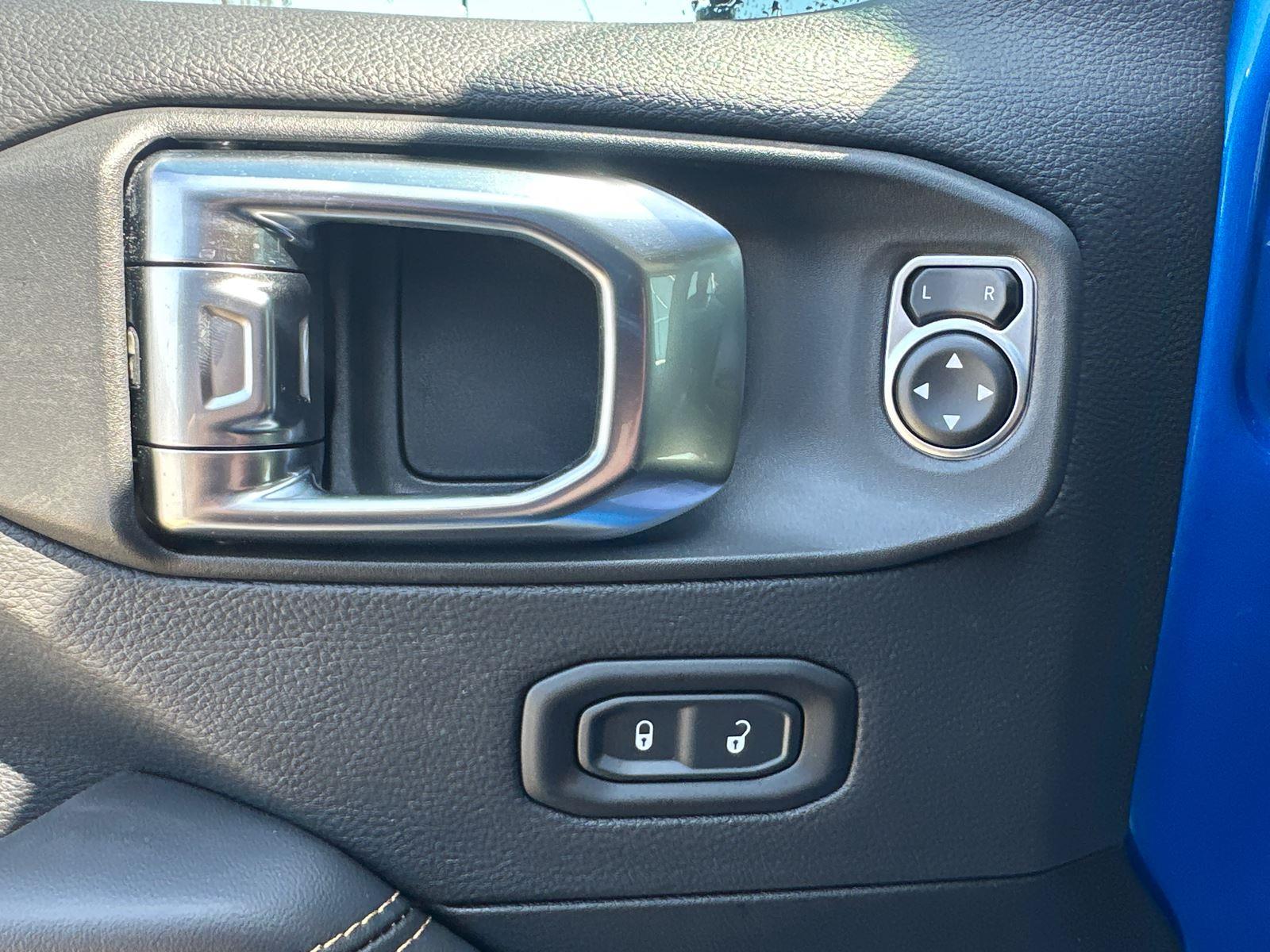 2025 Jeep Wrangler Sahara photo 8