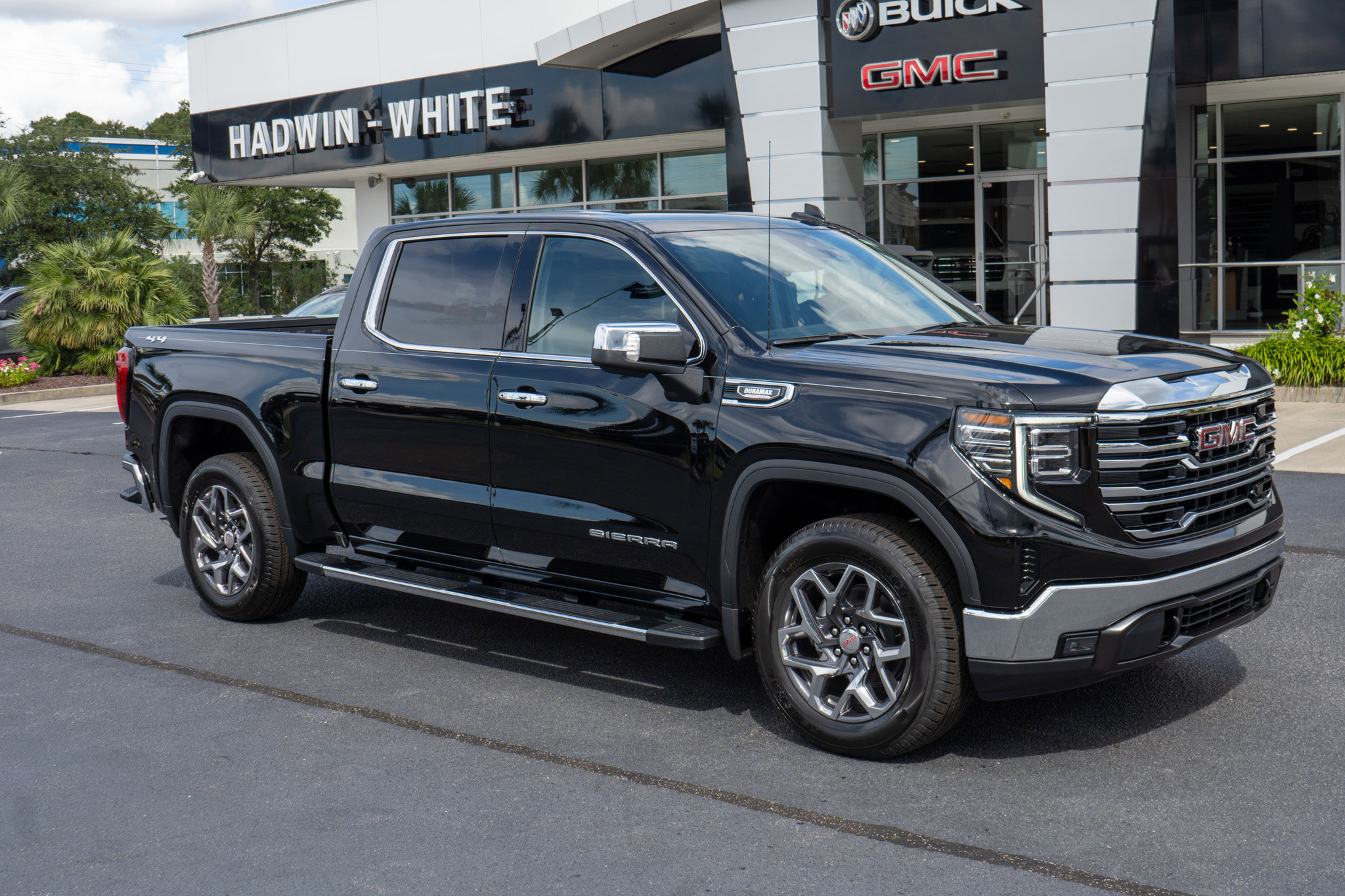 2026 GMC Sierra 1500 SLT's photo