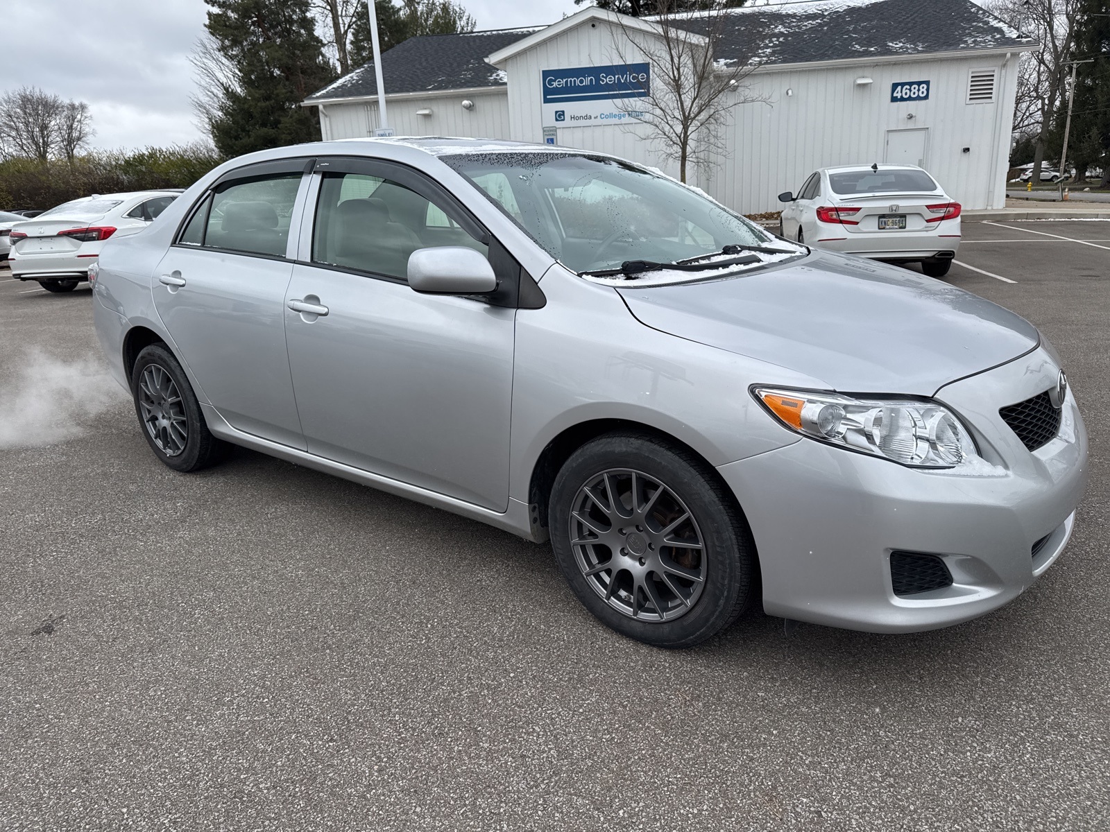2010 Toyota Corolla LE photo 3