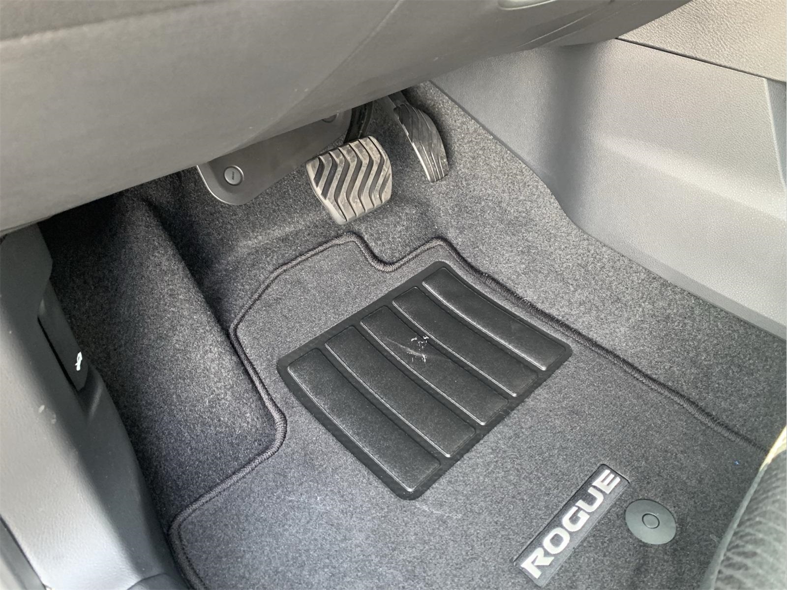2026 Nissan Rogue SV photo 12