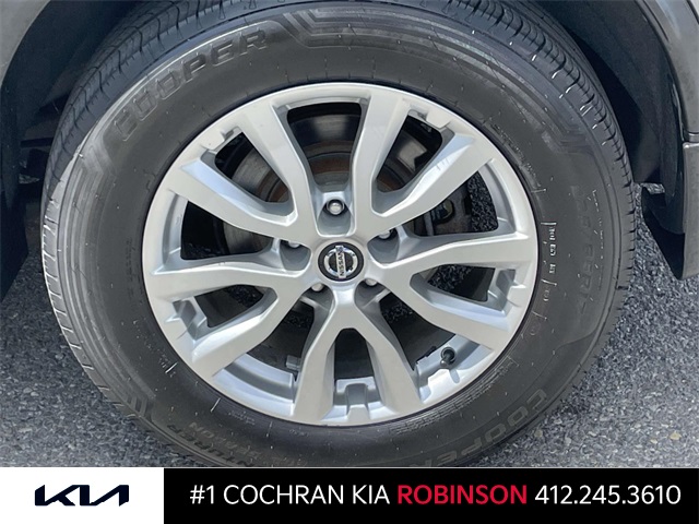 2018 Nissan Rogue SV photo 12