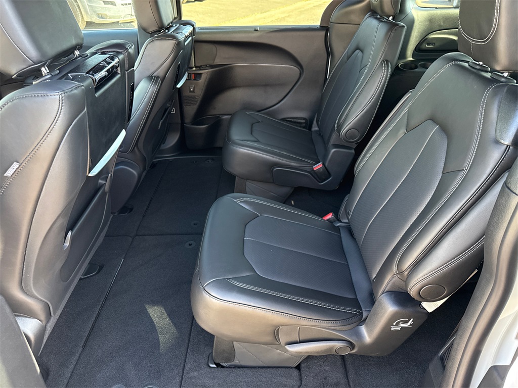 2025 Chrysler Pacifica photo 18
